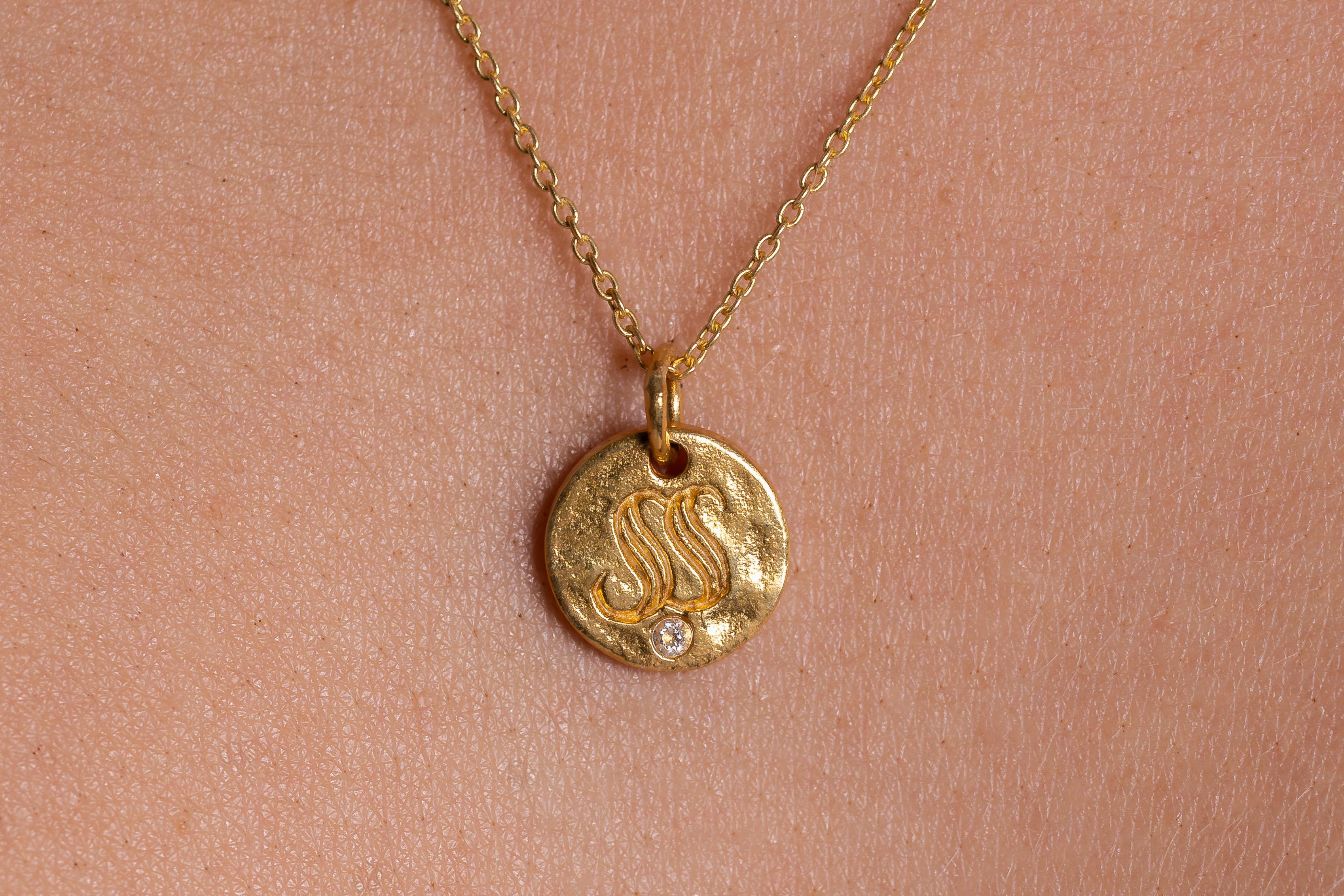 SIGNATURE PENDANT & NECKLACE